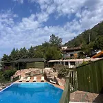 Teras Hotel *